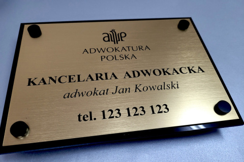 Szyld grawerowany, elegancki na plexi Szyld grawerowany, elegancki na plexi