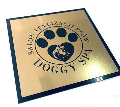 Szyld grawerowany, elegancki na plexi złoty Szyld grawerowany, elegancki na plexi złoty