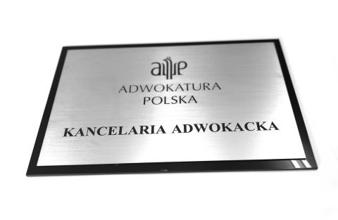 Szyld grawerowany, elegancki na plexi Szyld grawerowany, elegancki na plexi