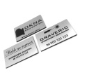Tabliczka 5x3 cm z dowolnym grawerem - srebro szczotkowane 100 szt