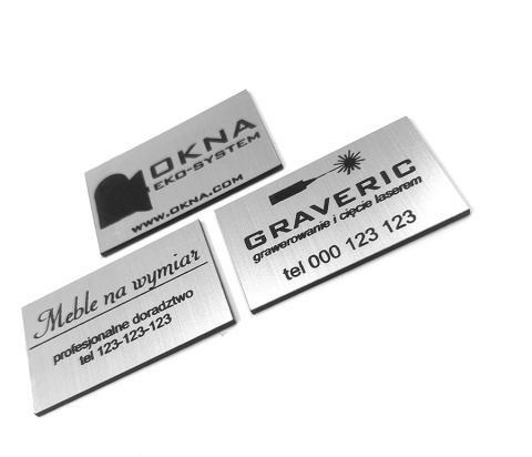 Tabliczka 5x3 cm z dowolnym grawerem - srebro szczotkowane 100 szt Tabliczka 5x3 cm z dowolnym grawerem - srebro szczotkowane 100 szt