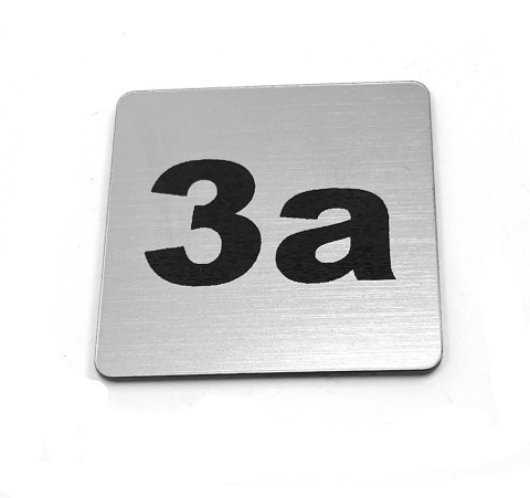 Tabliczka Na Drzwi Z Numerem 4x4 cm - grawerowany dowolny numer
