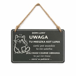 Tabliczka - Tu mieszka kot z humorem – dekoracja na drzwi ze sznurkiem